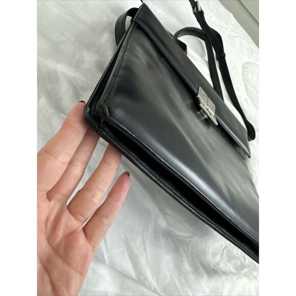 GIVENCHY Logo Black Leather Crossbody Bag - Picture 5 of 16